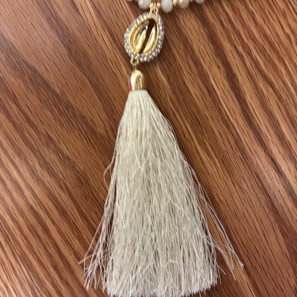 Lilly Pulitzer beaded tassel necklace with gold shell and sparkle details NWT - Picture 4 of 7